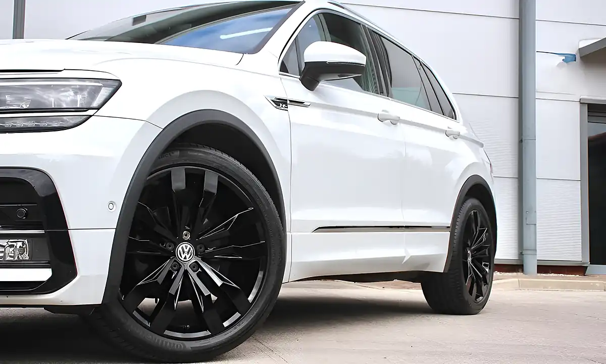 Used 2019 Volkswagen Tiguan R-Line Tech White - Interior and Exterior details 17
