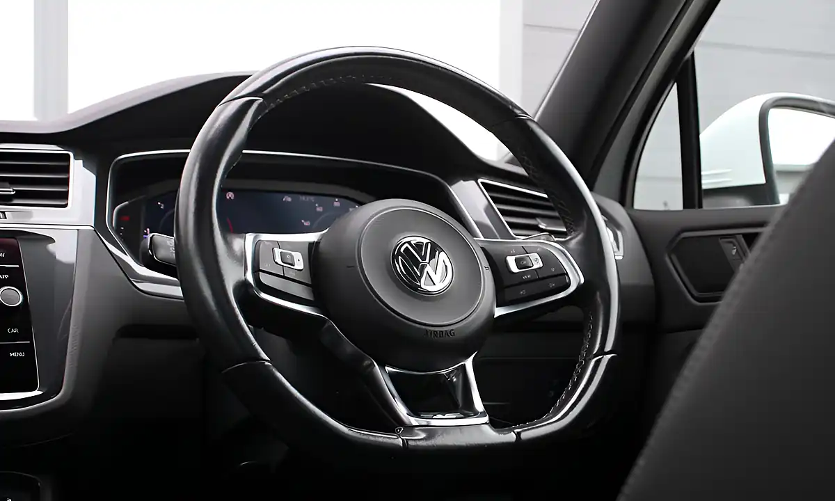 Used 2019 Volkswagen Tiguan R-Line Tech White - Interior and Exterior details 18