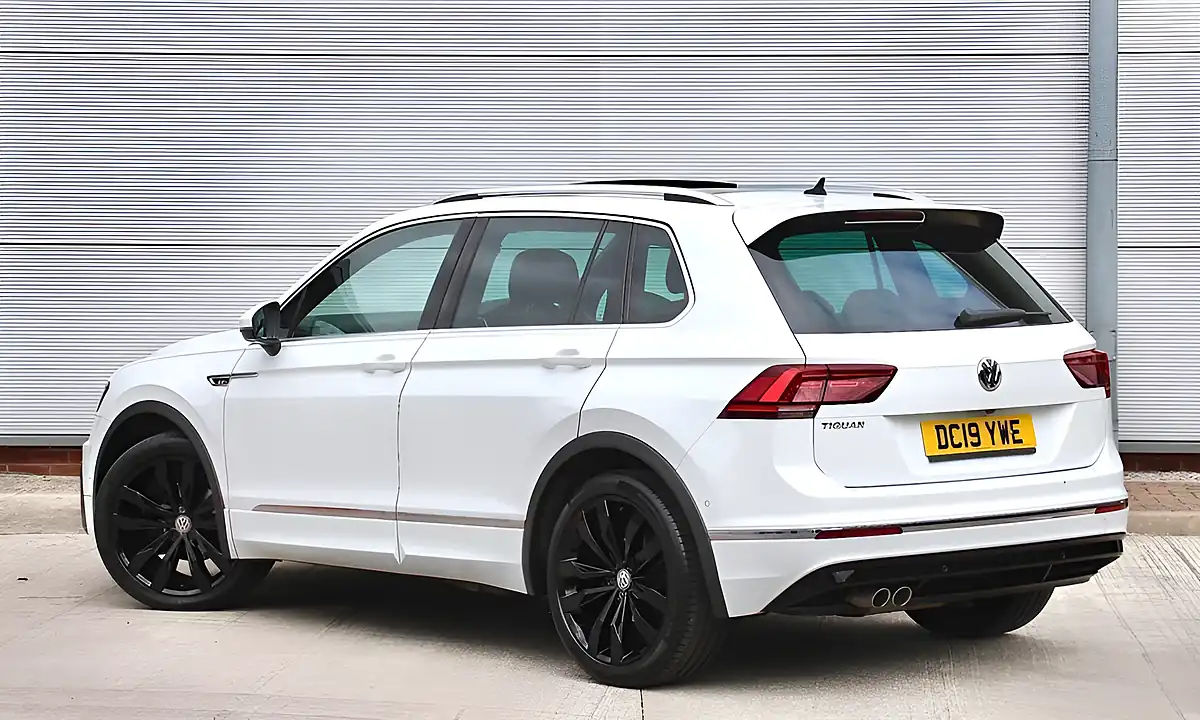 Used 2019 Volkswagen Tiguan R-Line Tech White - Interior and Exterior details 4