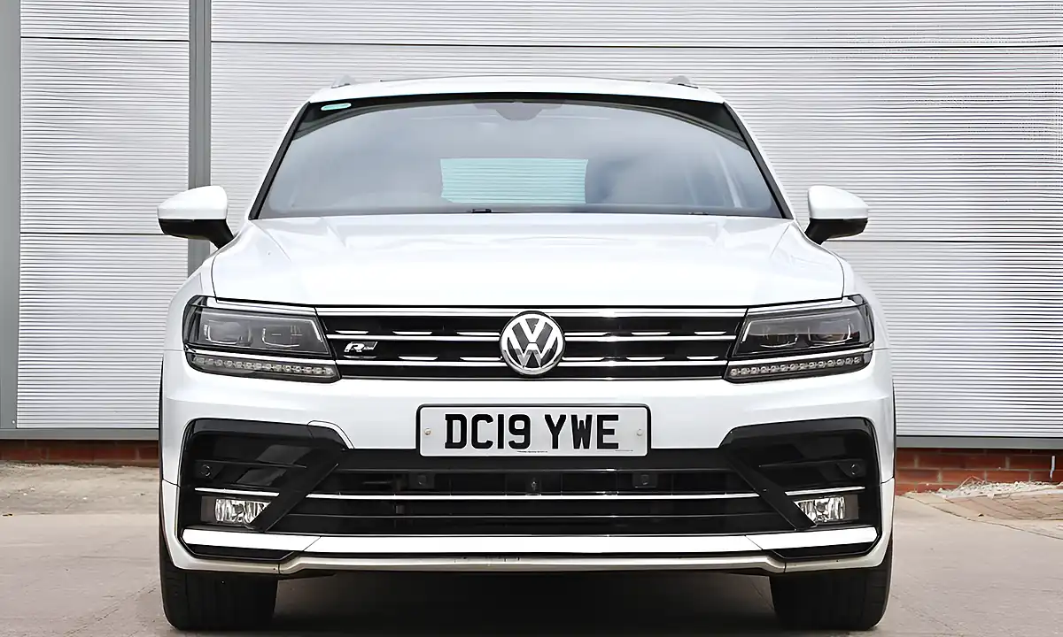 Used 2019 Volkswagen Tiguan R-Line Tech White - Interior and Exterior details 5