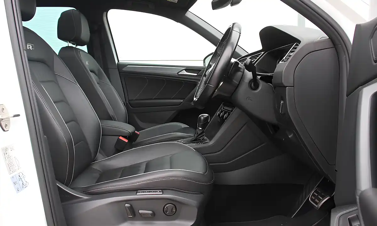Used 2019 Volkswagen Tiguan R-Line Tech White - Interior and Exterior details 9