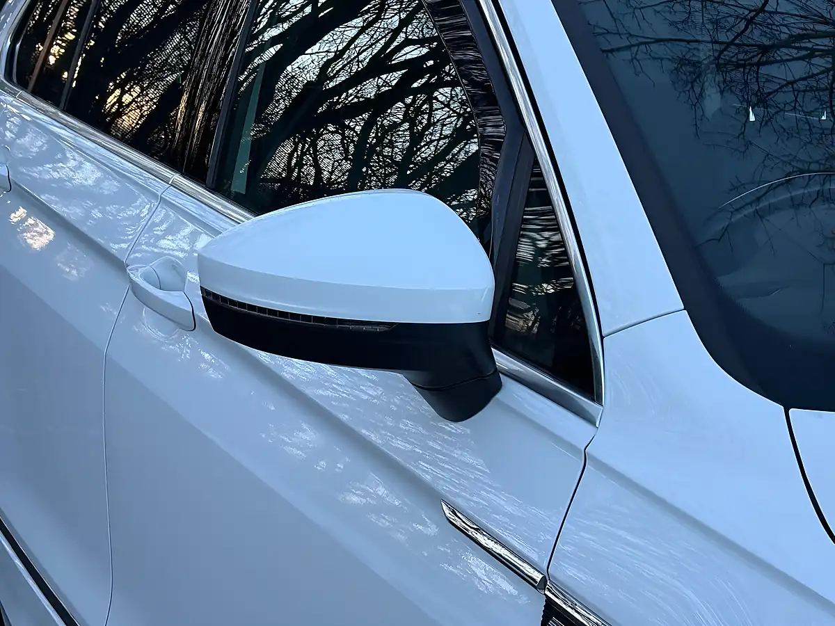 Used 2019 Volkswagen Tiguan R-Line Tech White - Interior and Exterior details 13