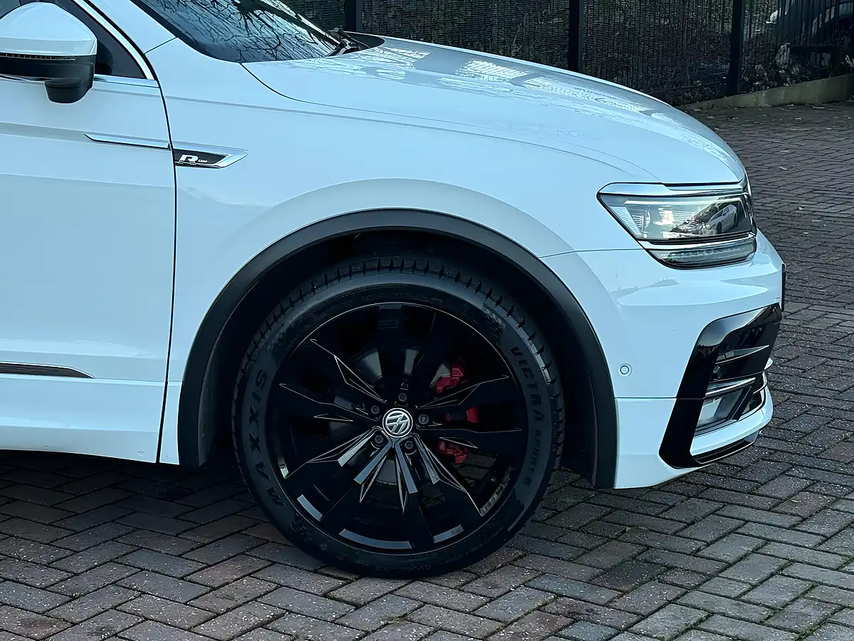 Used 2019 Volkswagen Tiguan R-Line Tech White - Interior and Exterior details 15
