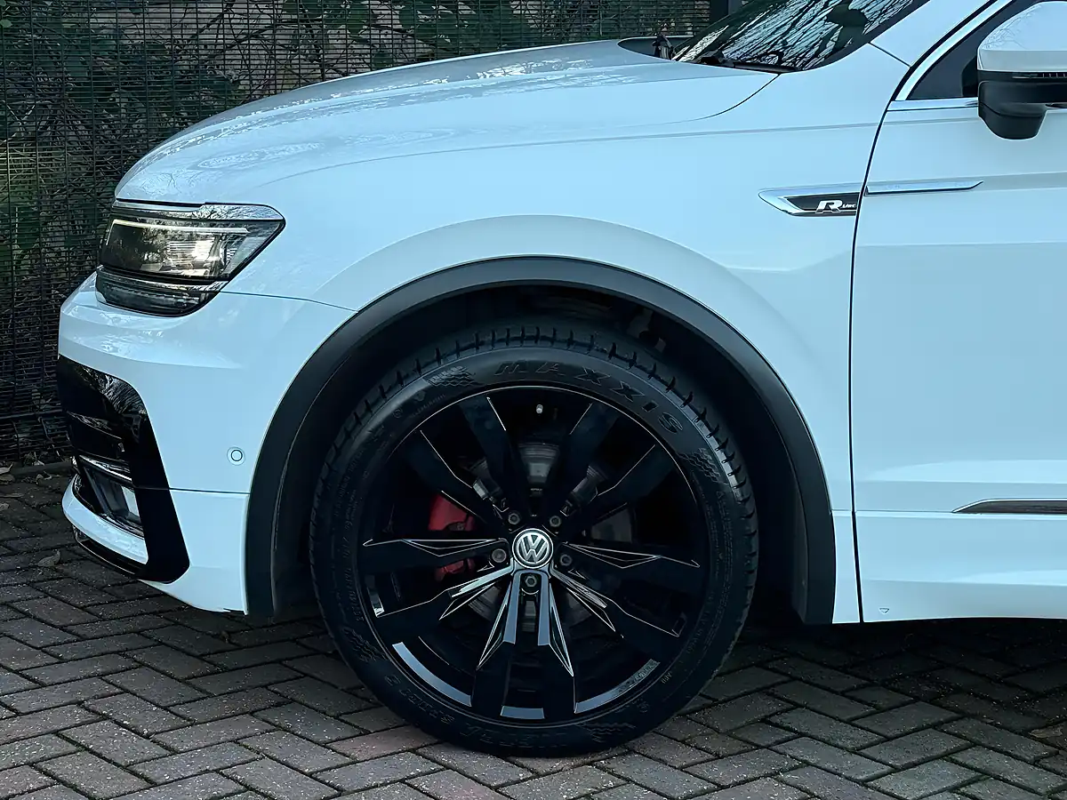 Used 2019 Volkswagen Tiguan R-Line Tech White - Interior and Exterior details 16