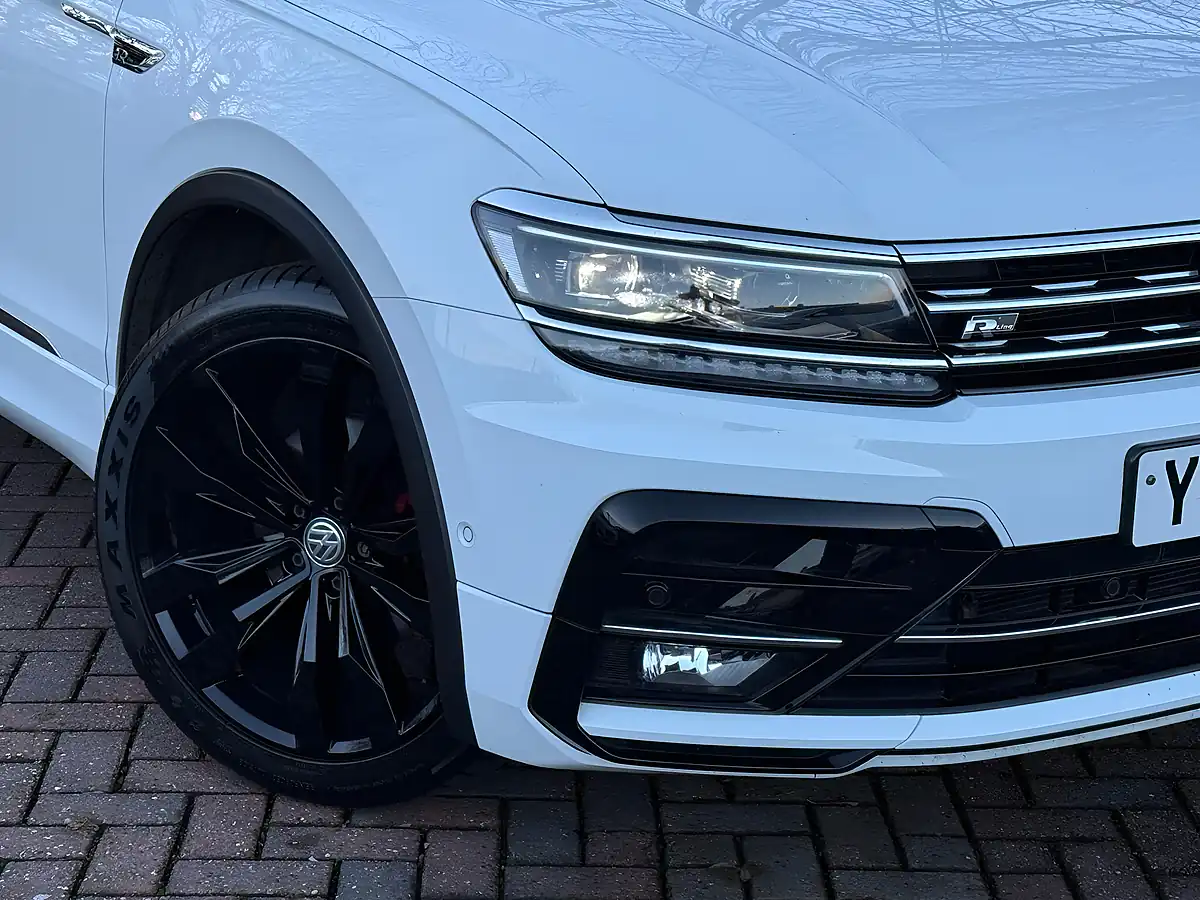 Used 2019 Volkswagen Tiguan R-Line Tech White - Interior and Exterior details 17