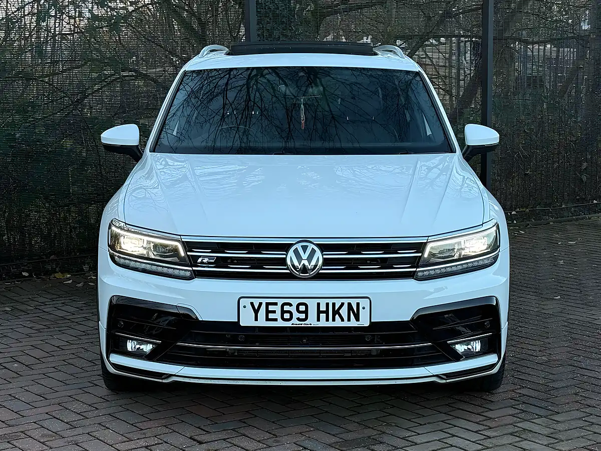 Used 2019 Volkswagen Tiguan R-Line Tech White - Interior and Exterior details 4