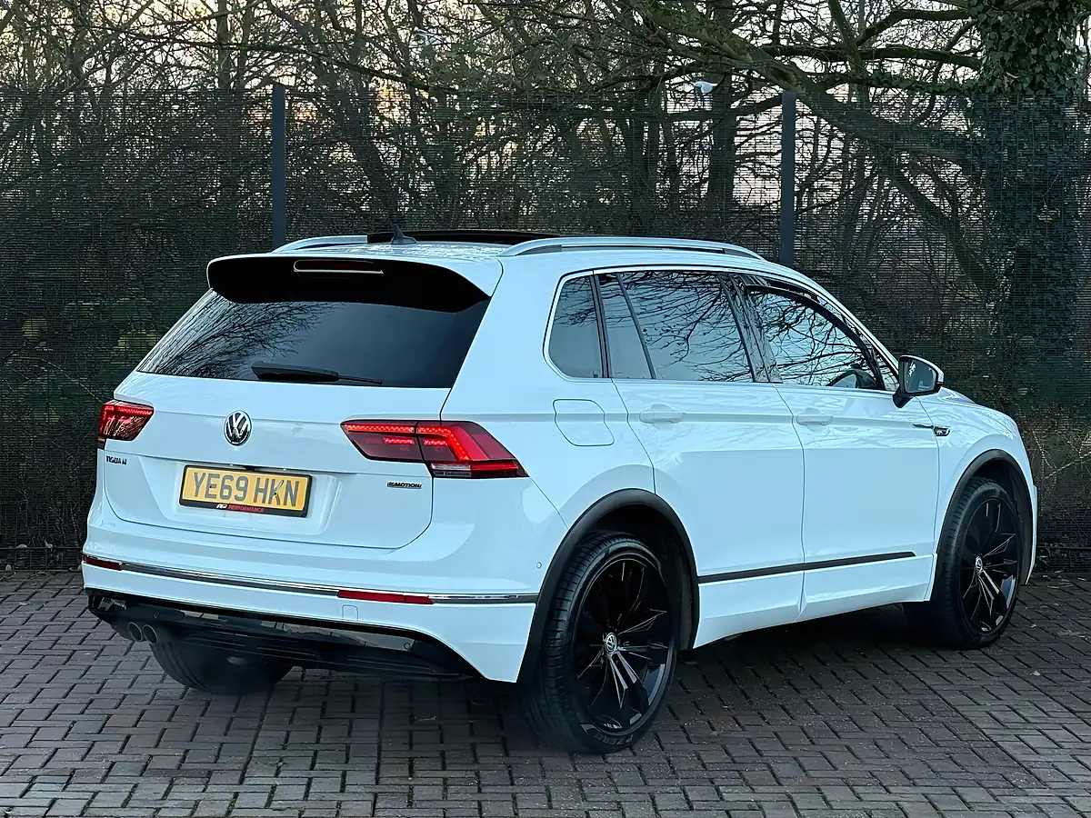 Used 2019 Volkswagen Tiguan R-Line Tech White - Interior and Exterior details 9