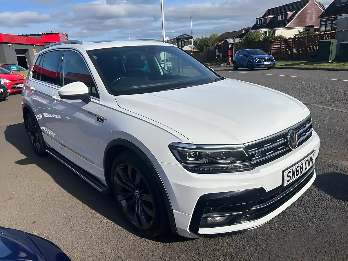 Used 2019 Volkswagen Tiguan R-Line White - Front View