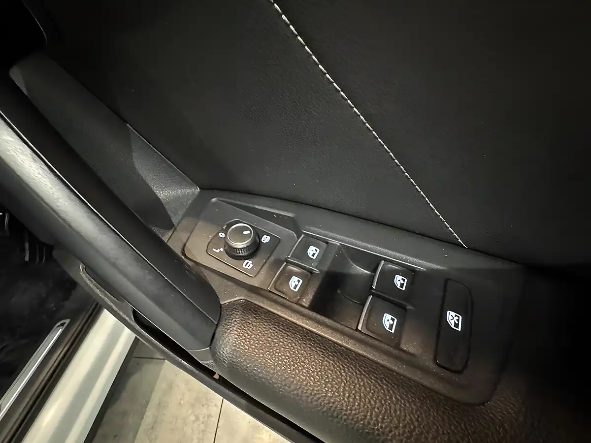 Used 2019 Volkswagen Tiguan R-Line White - Interior and Exterior details 15