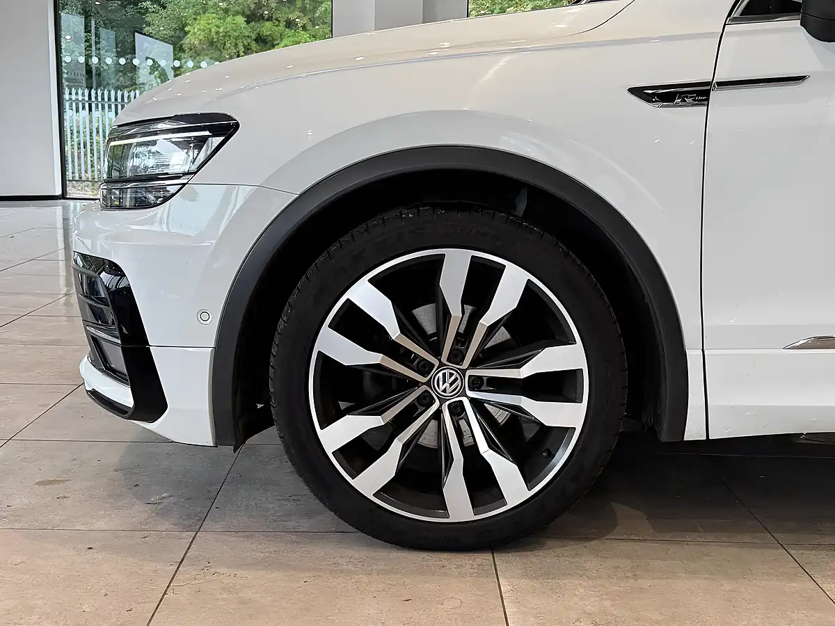 Used 2019 Volkswagen Tiguan R-Line White - Interior and Exterior details 4