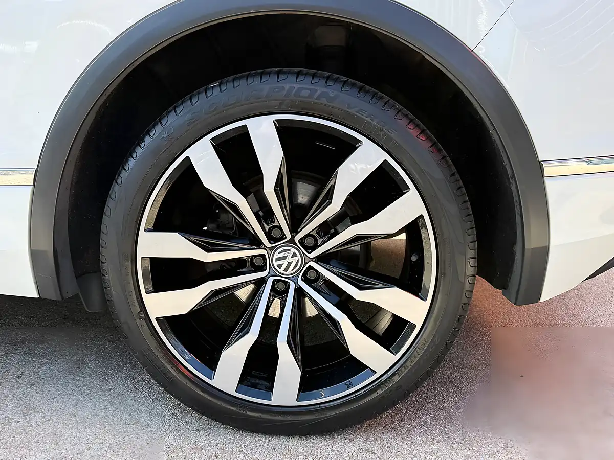 Used 2019 Volkswagen Tiguan R-Line White - Interior and Exterior details 10