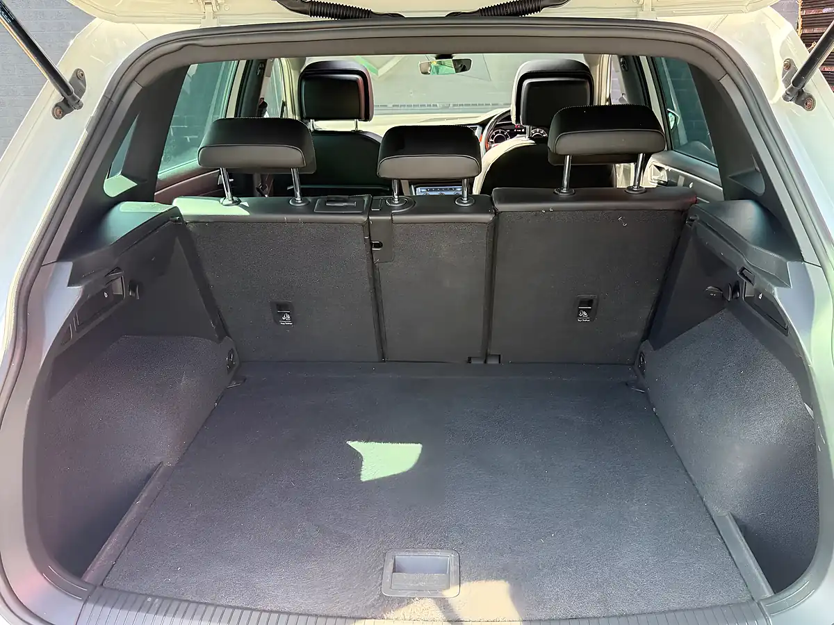 Used 2019 Volkswagen Tiguan R-Line White - Interior and Exterior details 7