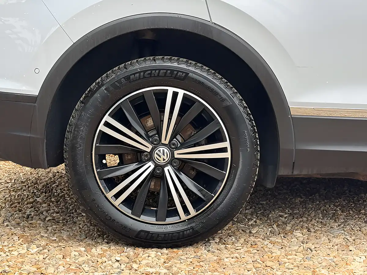 Used 2019 Volkswagen Tiguan Se Nav Silver - Interior and Exterior details 12