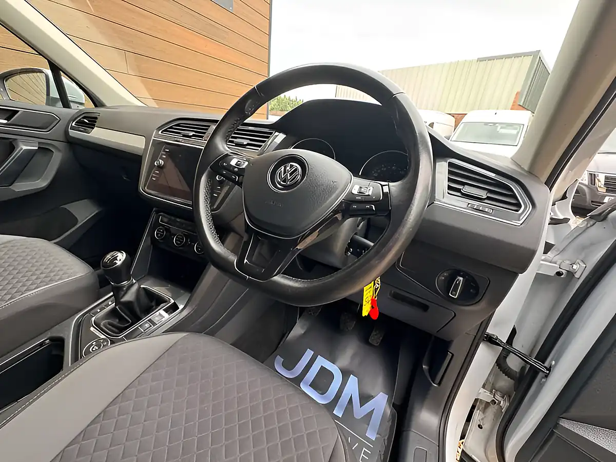 Used 2019 Volkswagen Tiguan Se Nav Silver - Interior and Exterior details 14