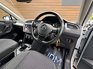 Used 2019 Volkswagen Tiguan Se Nav Silver - Interior and Exterior details 15