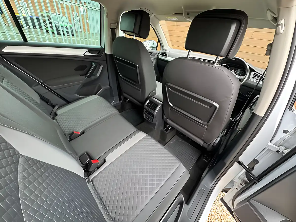 Used 2019 Volkswagen Tiguan Se Nav Silver - Interior and Exterior details 16