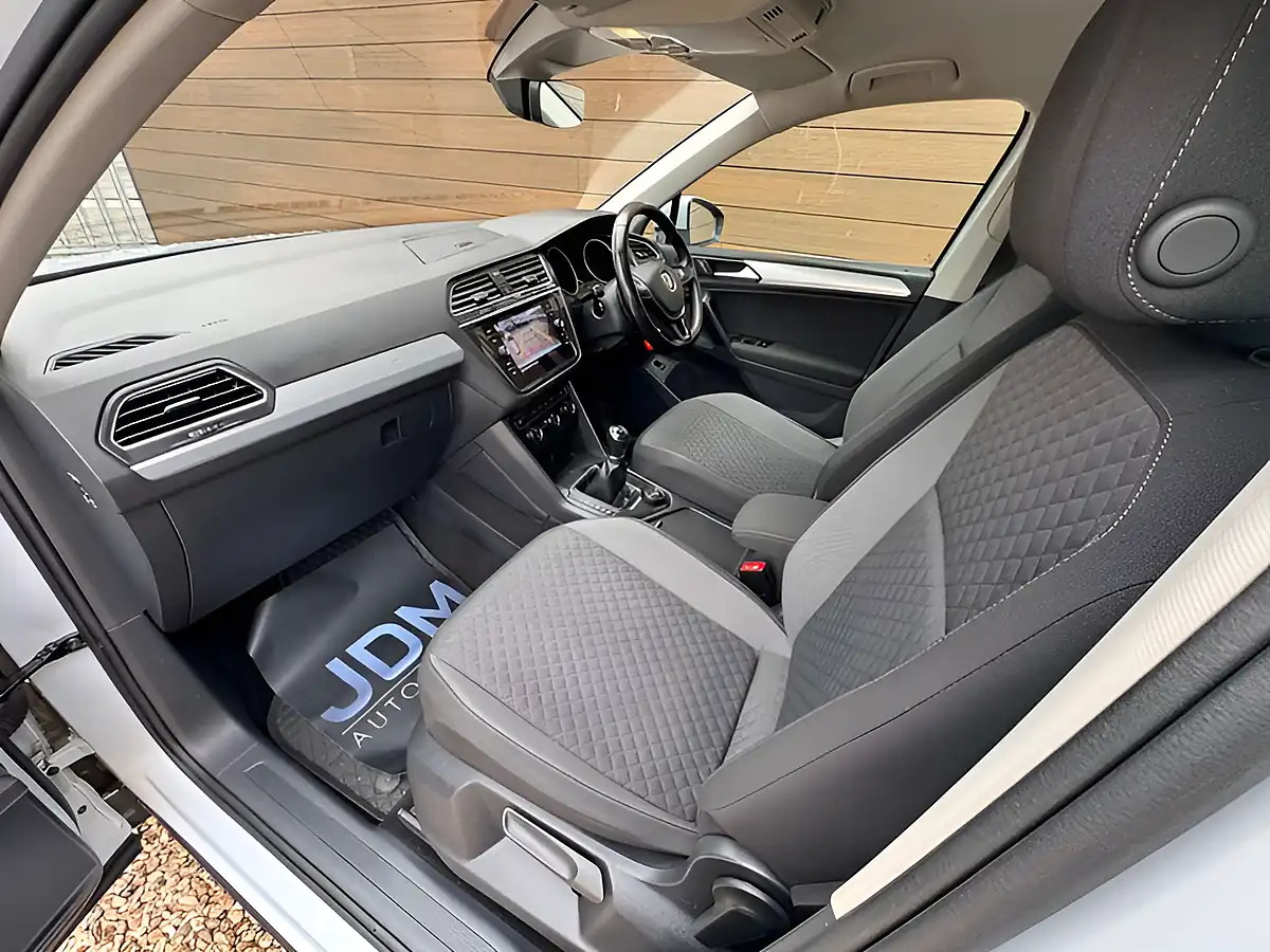 Used 2019 Volkswagen Tiguan Se Nav Silver - Interior and Exterior details 18