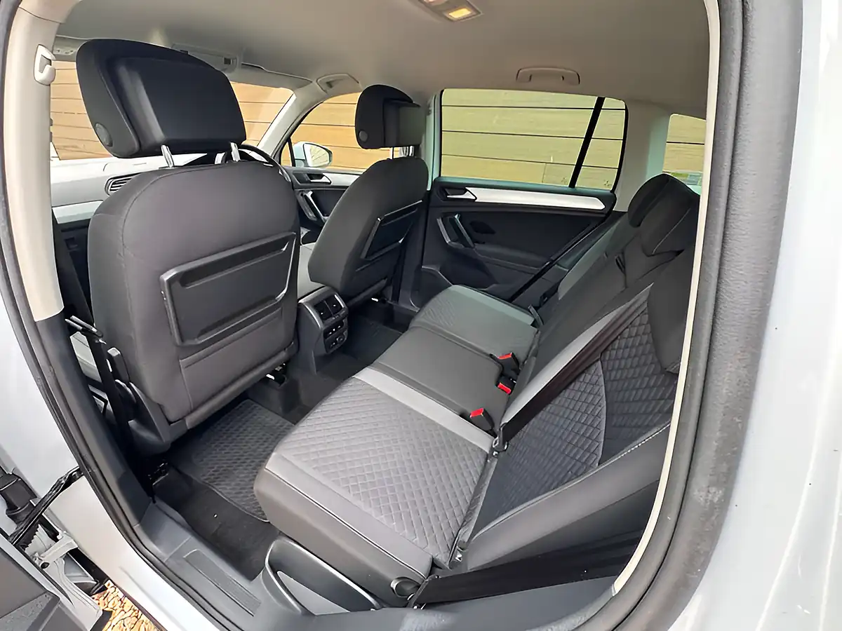 Used 2019 Volkswagen Tiguan Se Nav Silver - Interior and Exterior details 19
