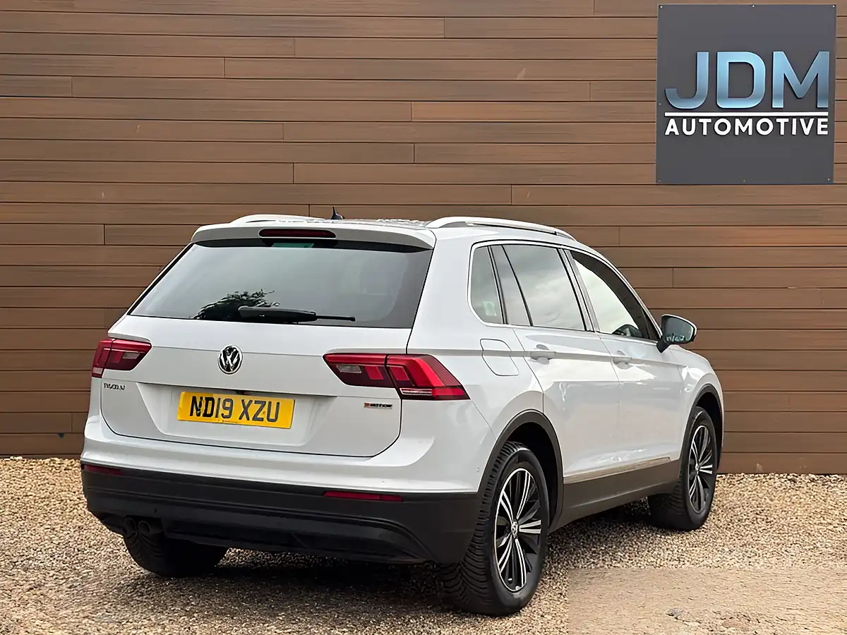 Used 2019 Volkswagen Tiguan Se Nav Silver - Interior and Exterior details 3