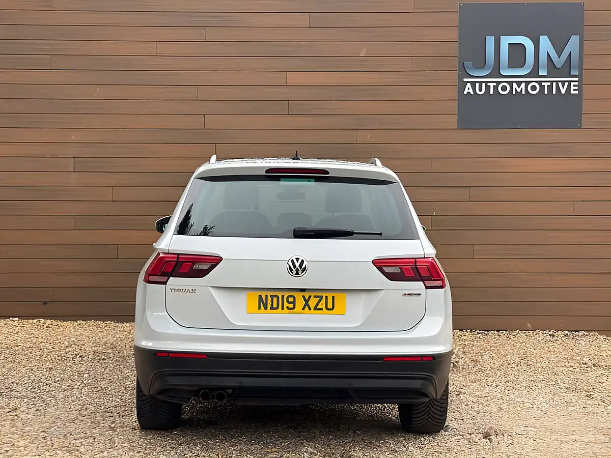 Used 2019 Volkswagen Tiguan Se Nav Silver - Interior and Exterior details 4