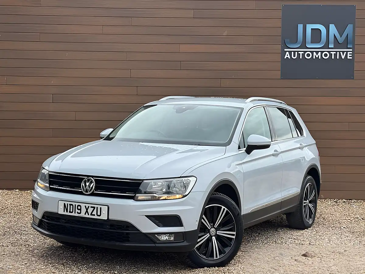Used 2019 Volkswagen Tiguan Se Nav Silver - Interior and Exterior details 9