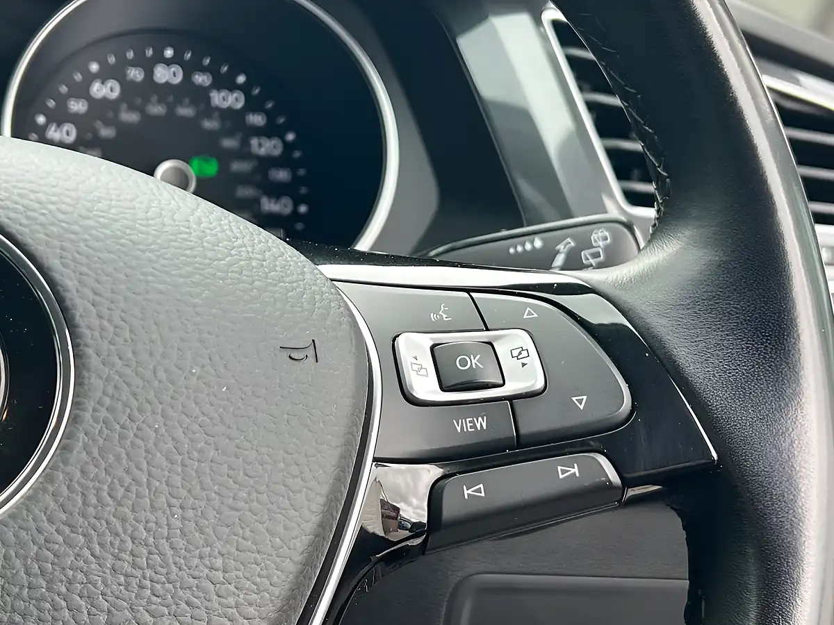Used 2019 Volkswagen Tiguan Se Navigation Grey - Interior and Exterior details 14