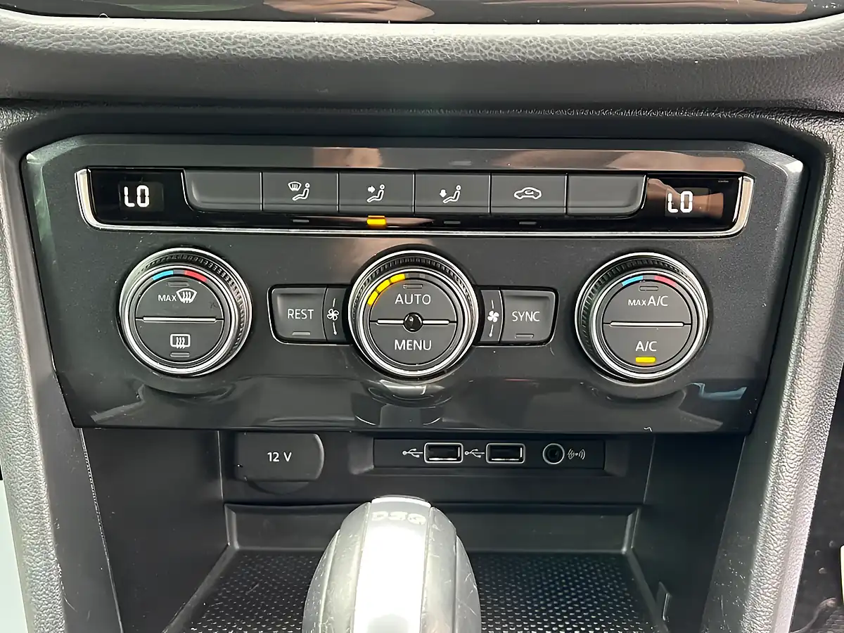Used 2019 Volkswagen Tiguan Se Navigation Grey - Interior and Exterior details 16