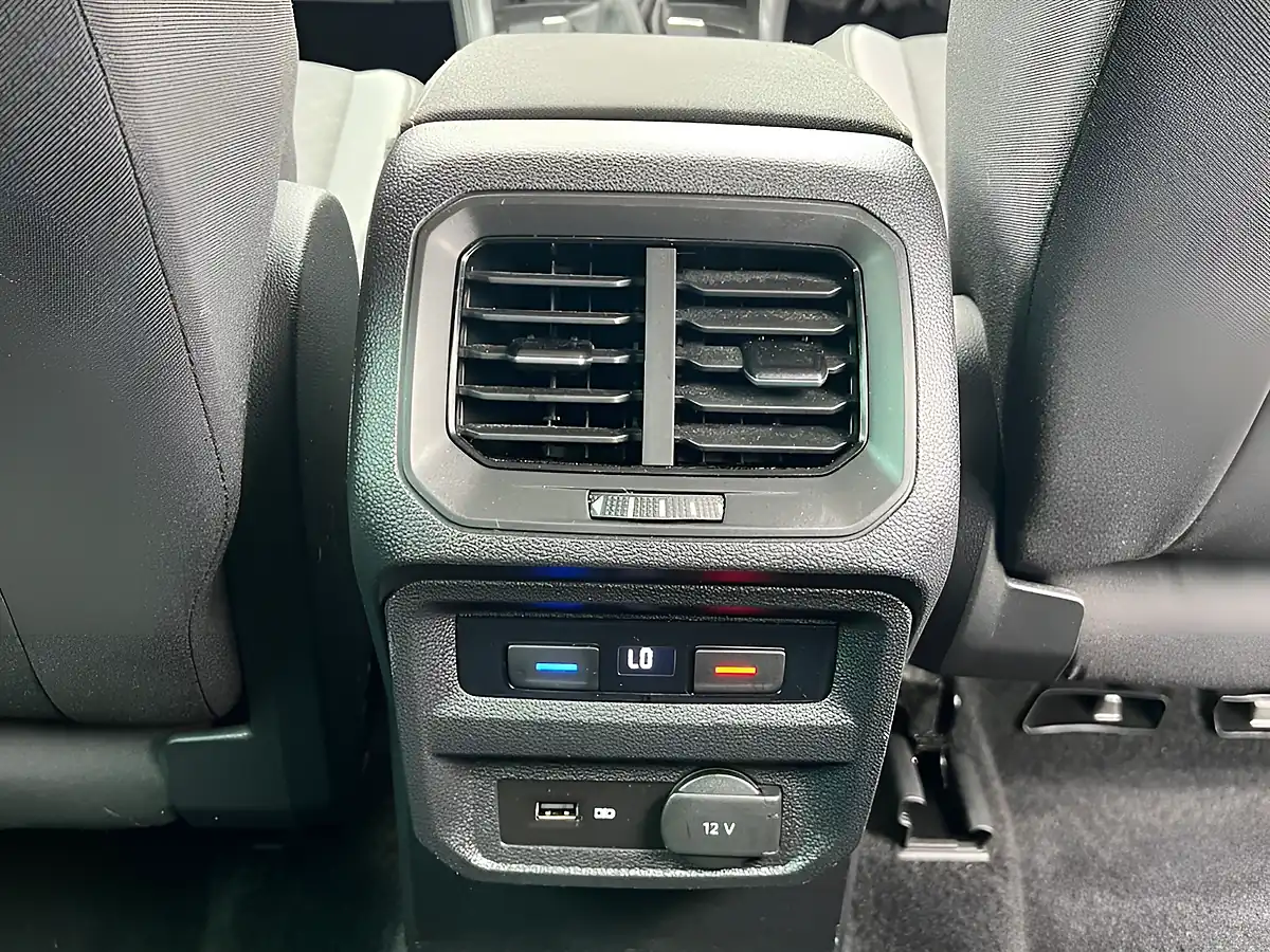 Used 2019 Volkswagen Tiguan Se Navigation Grey - Interior and Exterior details 17
