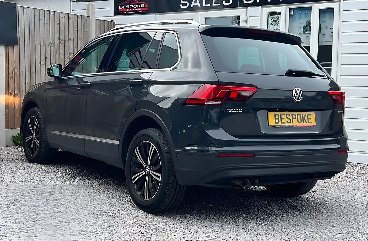 Used 2019 Volkswagen Tiguan Se Navigation Grey - Interior and Exterior details 9