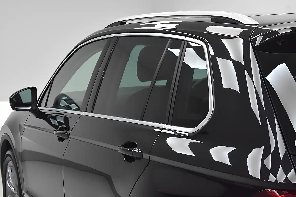 Used 2019 Volkswagen Tiguan Sel Black - Interior and Exterior details 11