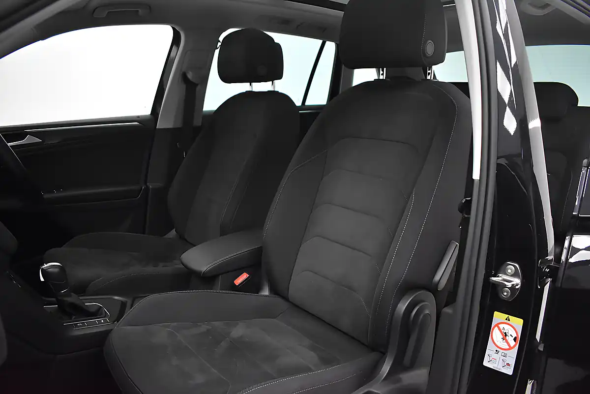 Used 2019 Volkswagen Tiguan Sel Black - Interior and Exterior details 12