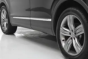 Used 2019 Volkswagen Tiguan Sel Black - Interior and Exterior details 16