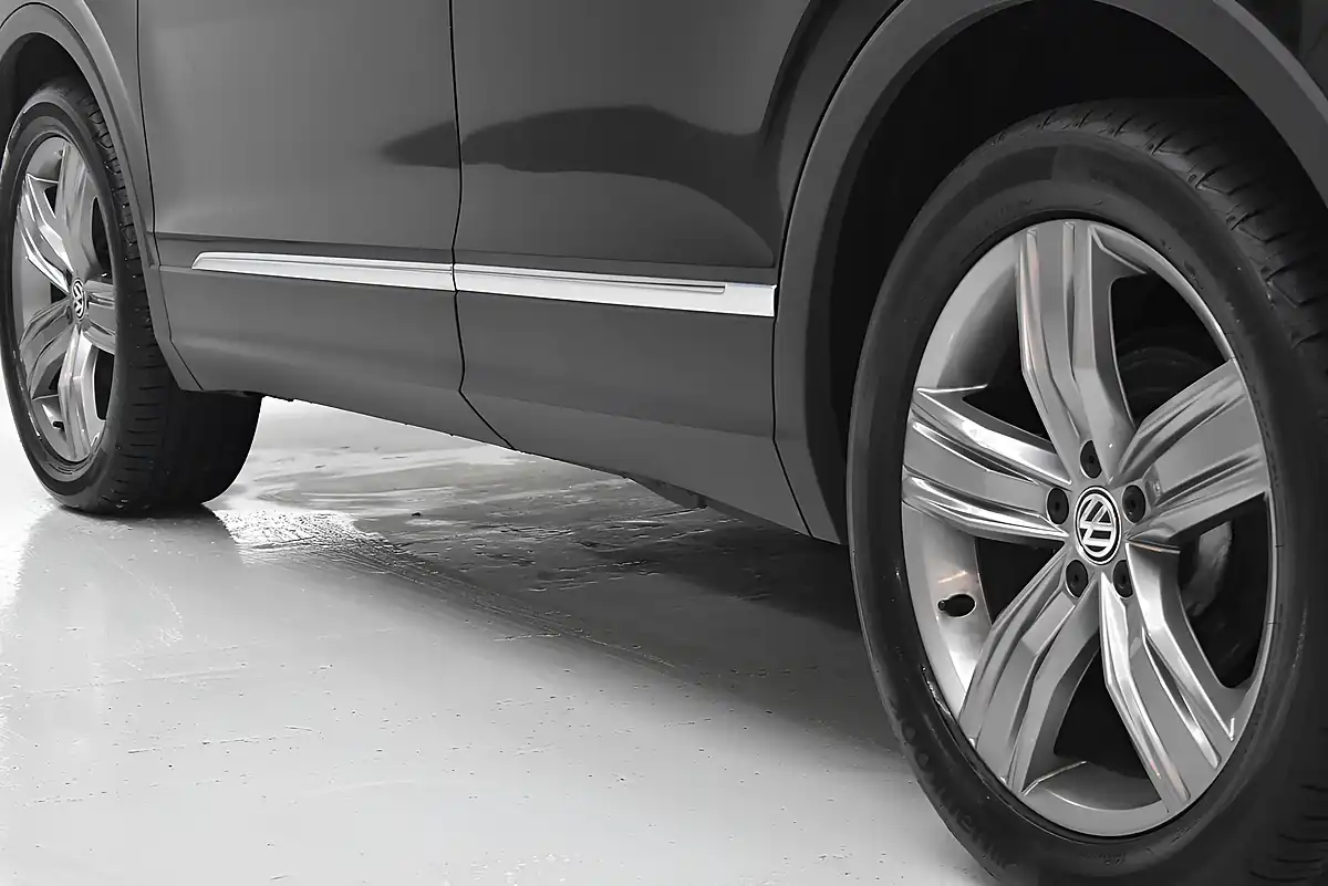 Used 2019 Volkswagen Tiguan Sel Black - Interior and Exterior details 16
