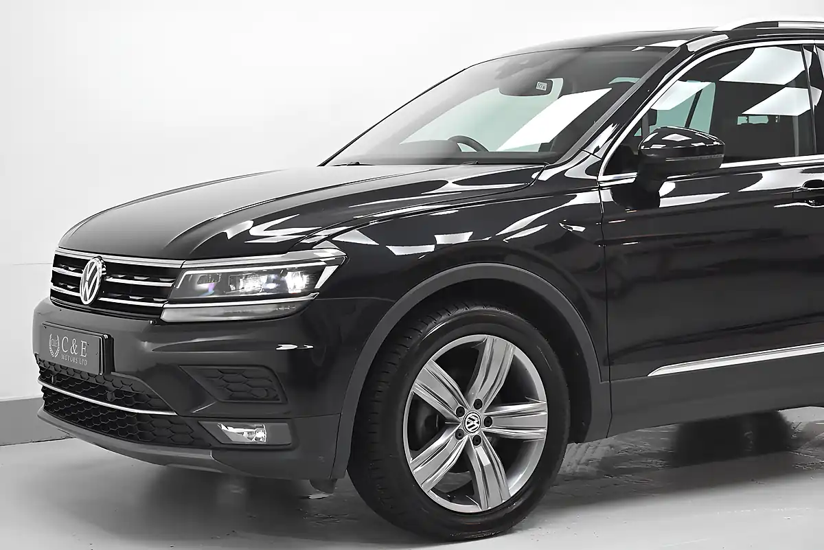 Used 2019 Volkswagen Tiguan Sel Black - Interior and Exterior details 3