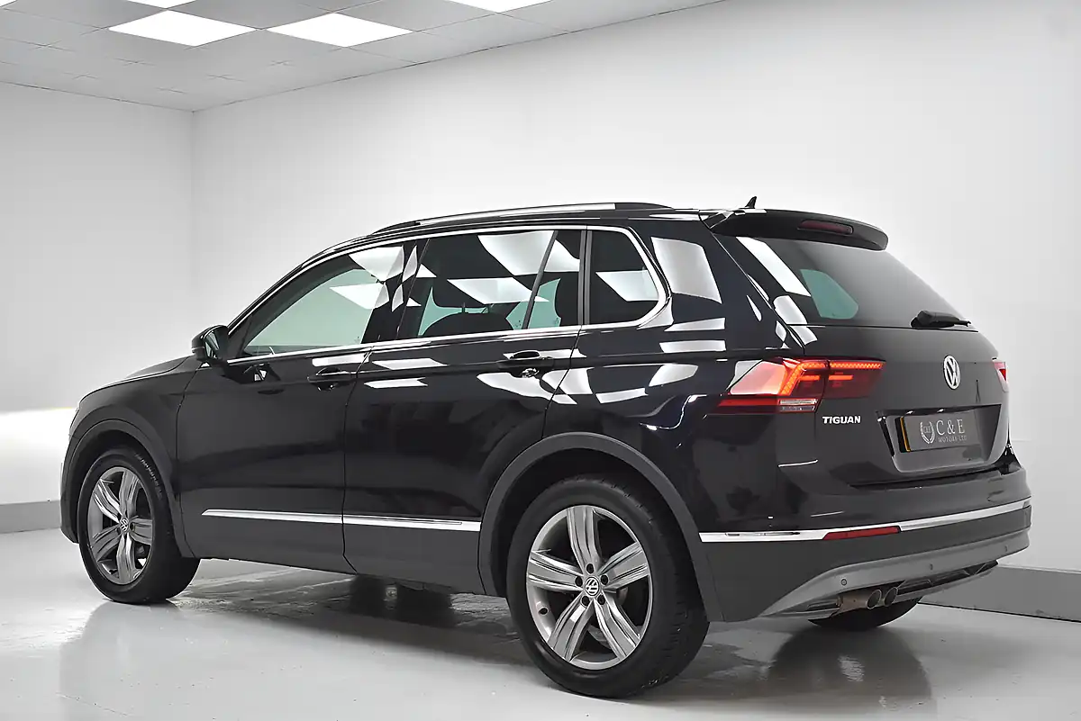 Used 2019 Volkswagen Tiguan Sel Black - Interior and Exterior details 4