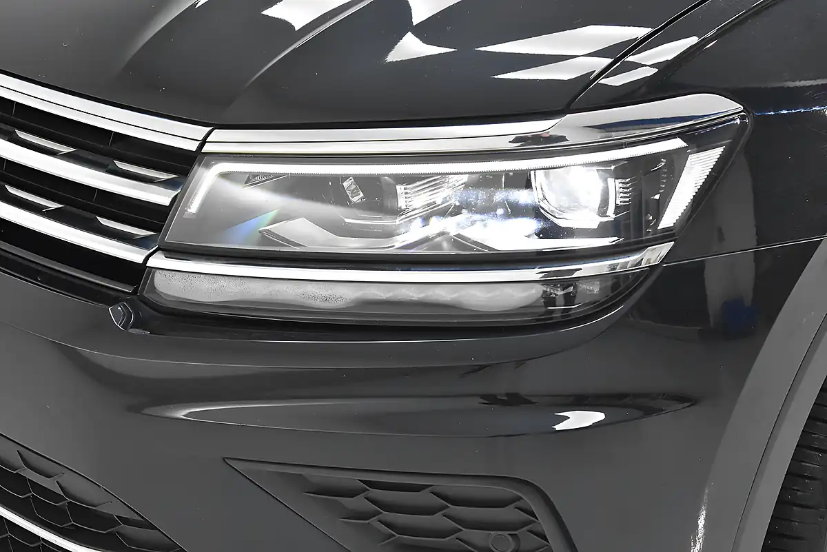 Used 2019 Volkswagen Tiguan Sel Black - Interior and Exterior details 5