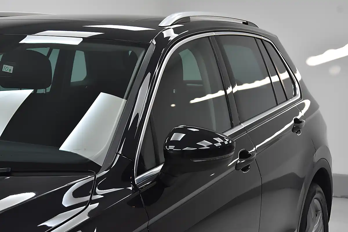 Used 2019 Volkswagen Tiguan Sel Black - Interior and Exterior details 6