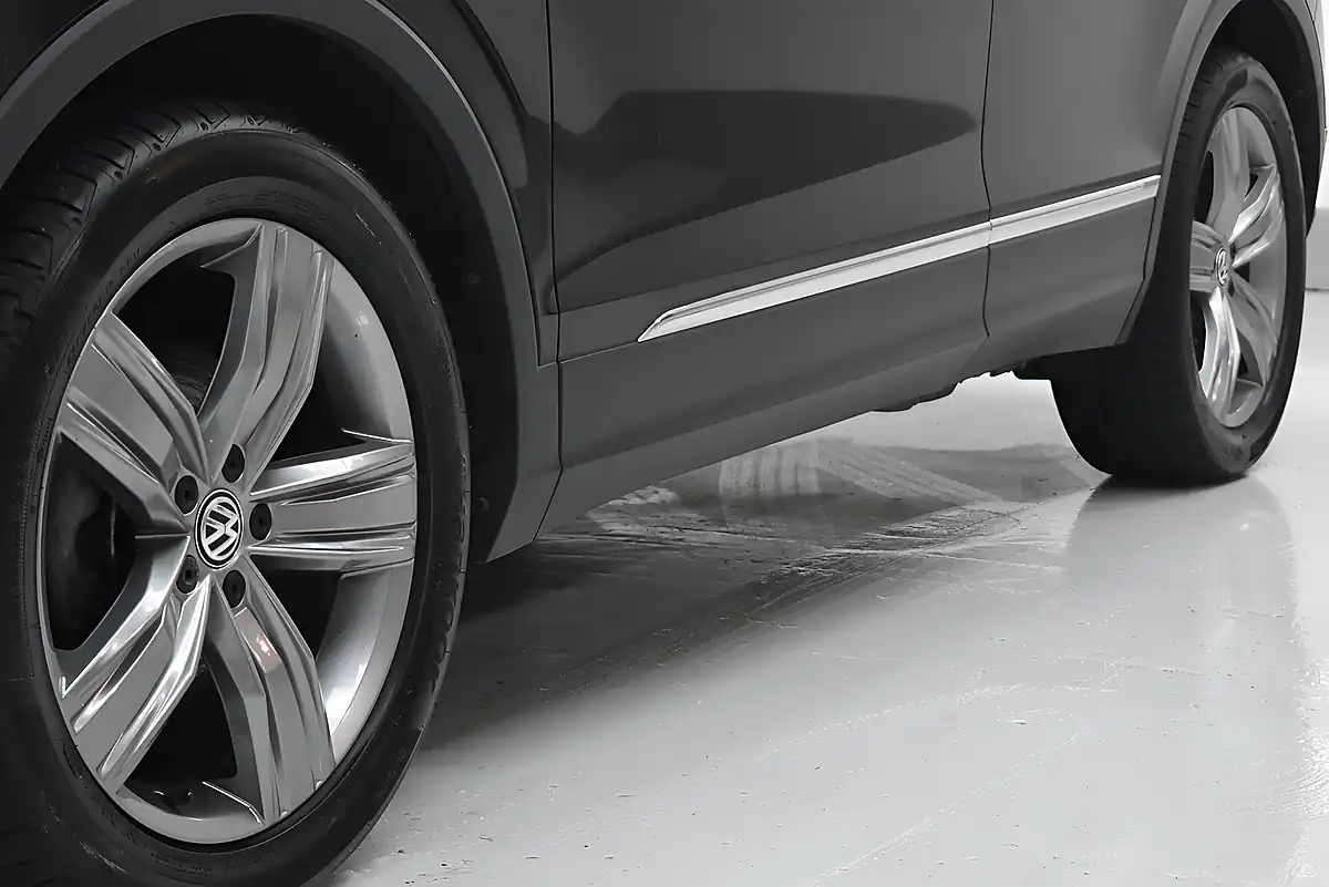 Used 2019 Volkswagen Tiguan Sel Black - Interior and Exterior details 7
