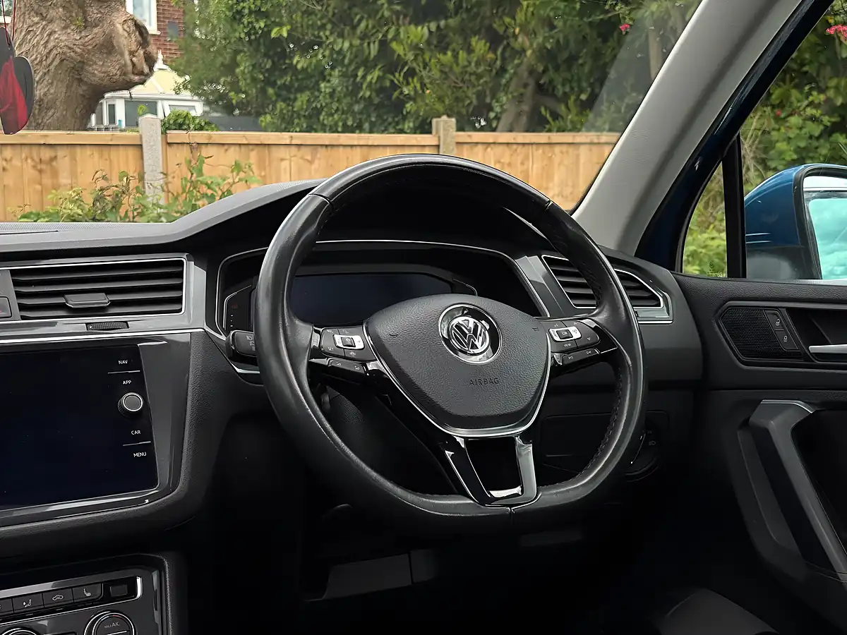 Used 2019 Volkswagen Tiguan Sel Blue - Interior and Exterior details 11