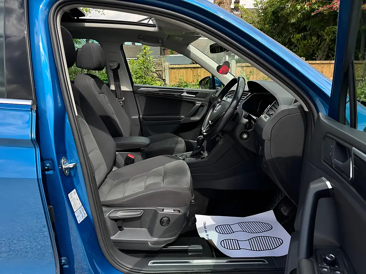 Used 2019 Volkswagen Tiguan Sel Blue - Interior and Exterior details 12