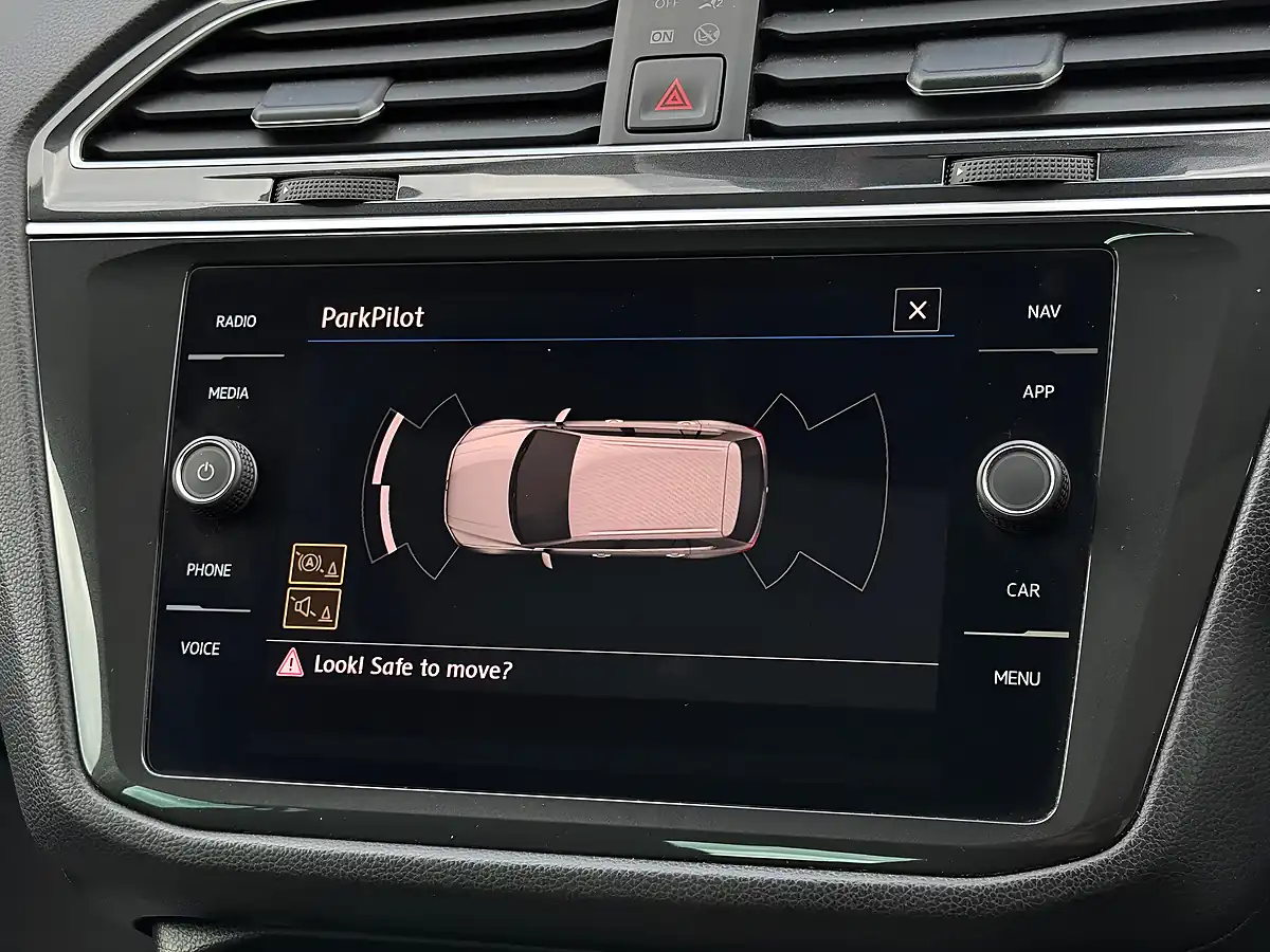 Used 2019 Volkswagen Tiguan Sel Blue - Interior and Exterior details 15