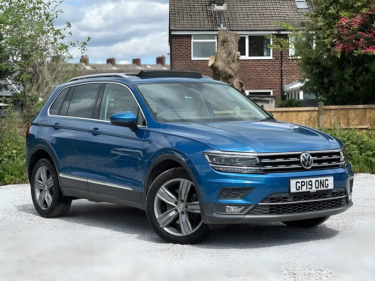 Used 2019 Volkswagen Tiguan Sel Blue - Interior and Exterior details 8