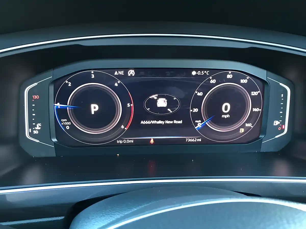 Used 2019 Volkswagen Tiguan Sel Urano Grey - Interior and Exterior details 16
