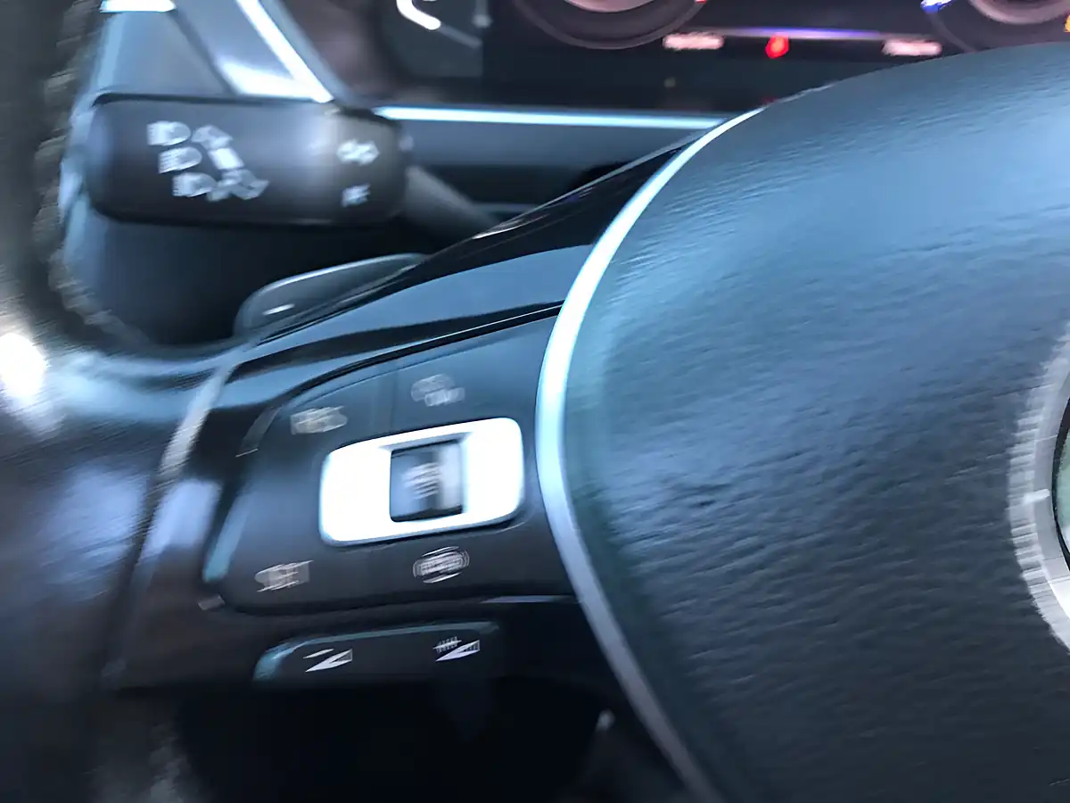 Used 2019 Volkswagen Tiguan Sel Urano Grey - Interior and Exterior details 18