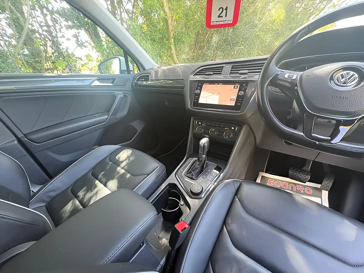 Used 2019 Volkswagen Tiguan Sel White - Interior and Exterior details 16