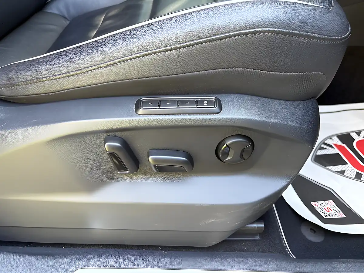 Used 2019 Volkswagen Tiguan Sel White - Interior and Exterior details 17