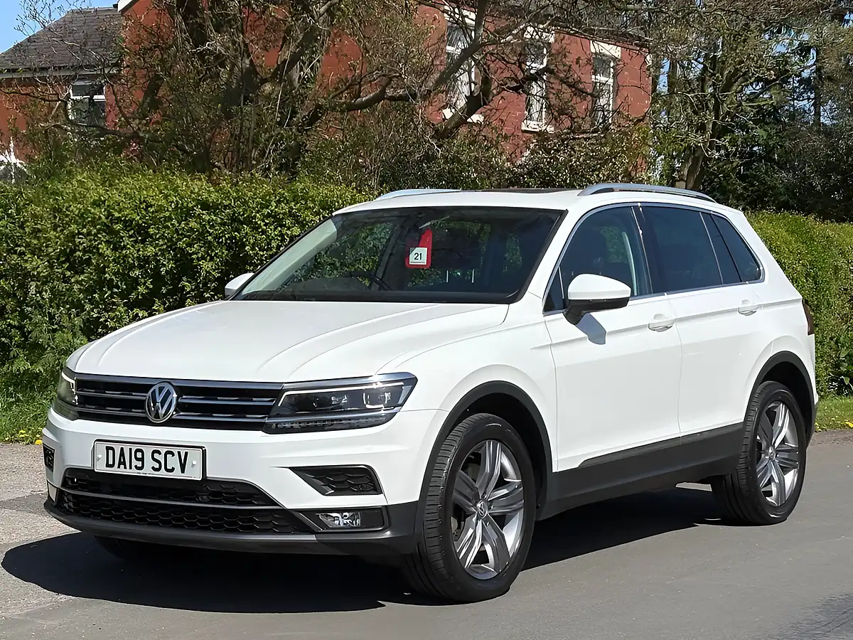 Used 2019 Volkswagen Tiguan Sel White - Interior and Exterior details 3