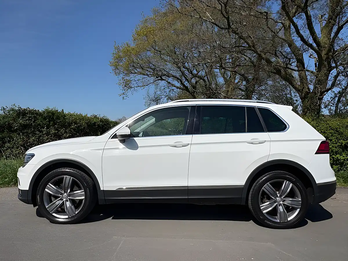 Used 2019 Volkswagen Tiguan Sel White - Interior and Exterior details 4