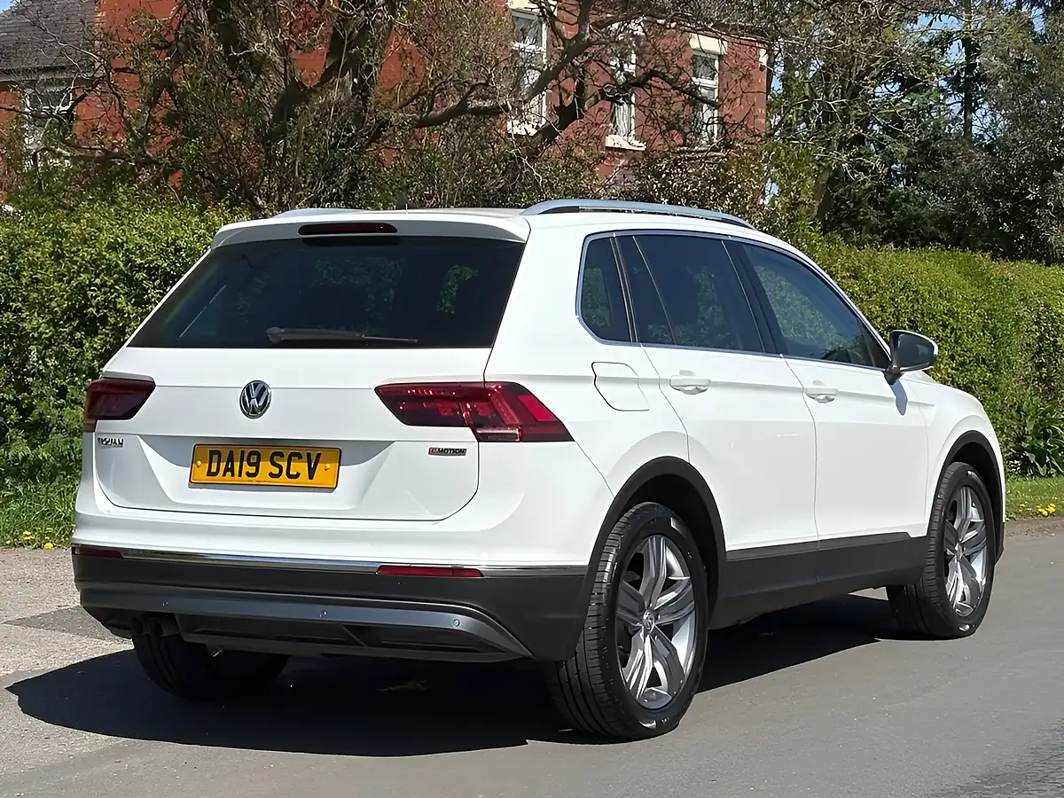 Used 2019 Volkswagen Tiguan Sel White - Interior and Exterior details 8
