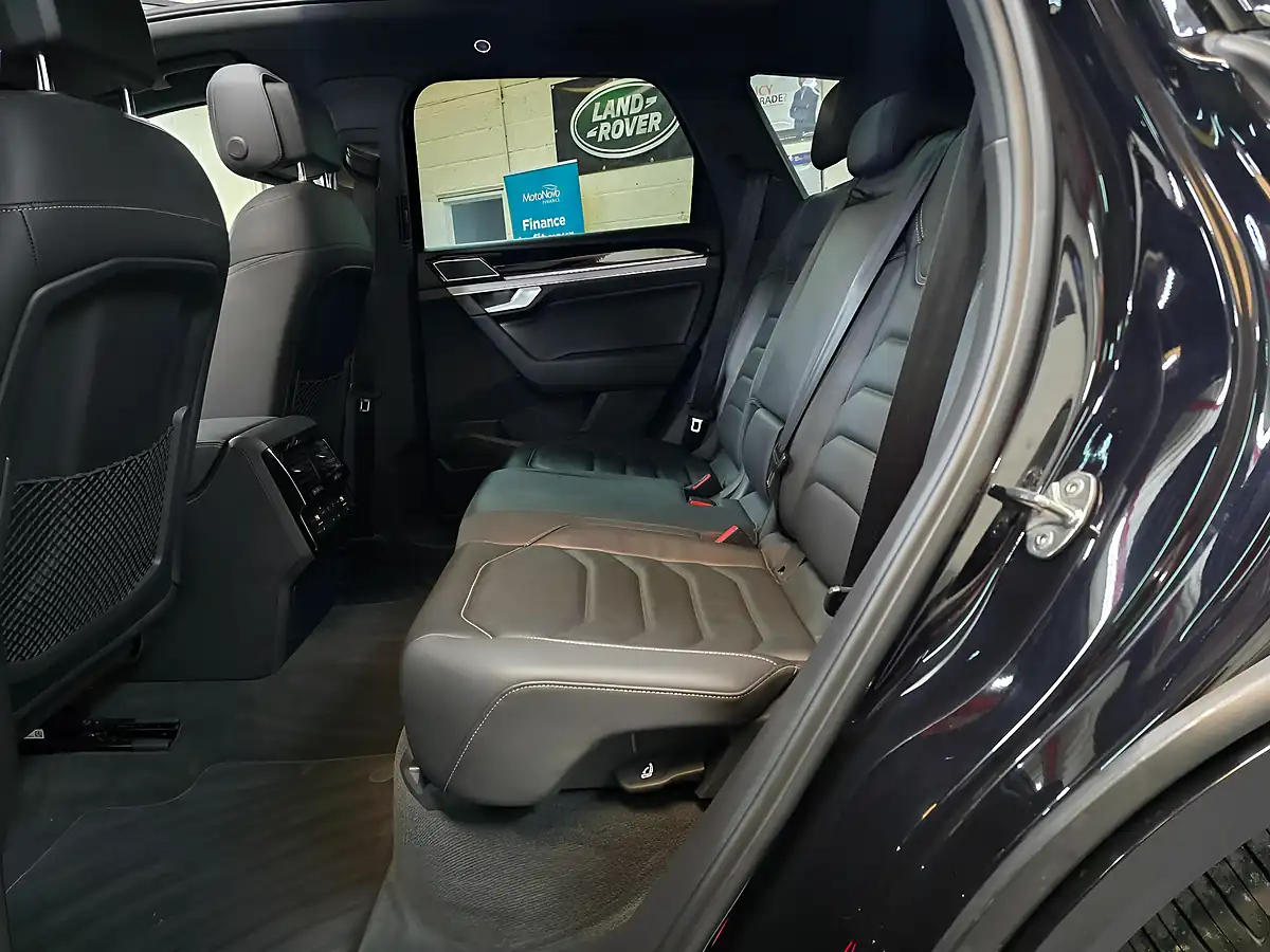 Used 2019 Volkswagen Touareg R-Line Tech Black - Interior and Exterior details 12